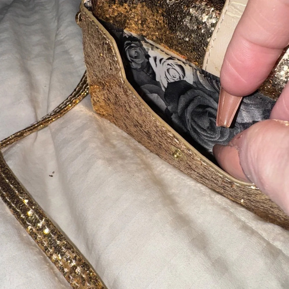 ADRIENNE VITTADINI GOLD GLITTER WALLET PHONE CASE w CHARGER CROSSBODY STRAP - Picture 15 of 16